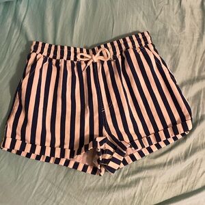 🥰🎉🏷️Forever 21 Pinstriped Short Shorts🛍️🎉🥰